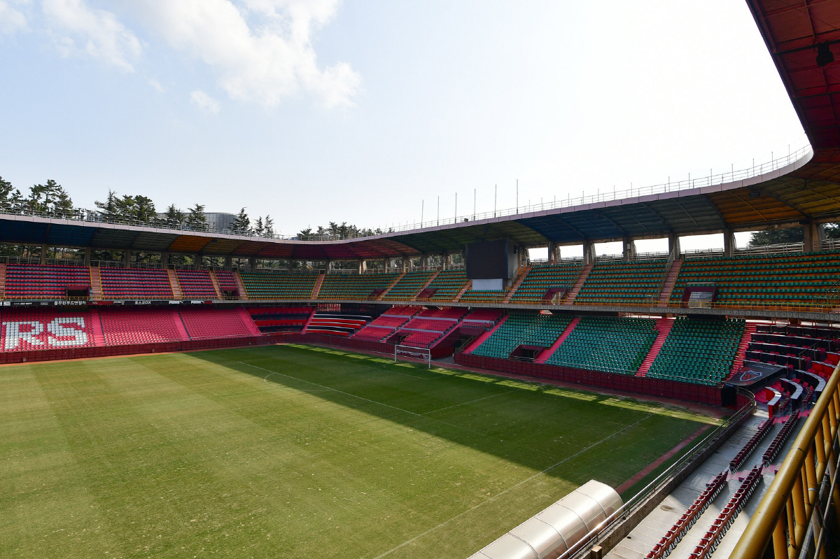 '평균 1만 관중 시대' 포항, 홈 개막전 맞아 스틸야드 관람 환경 전면…