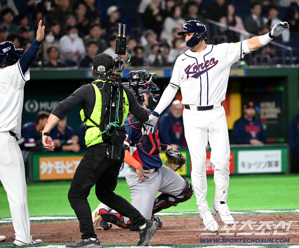 미쳤다! 단 3타석 만에 '백투백 멀티홈런', 마이너 홈런왕의 괴력...…