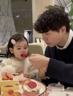 박수홍, 55세 아빠의 재력...17개월 딸 위해 5성급 호텔 디저트 '싹쓸이'