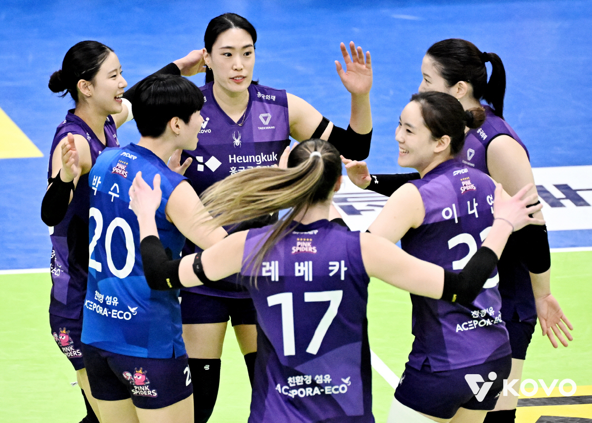 '은퇴 선언' 양효진 21득점+6블록 분투 → 2위 확보…승리는 흥국생명…