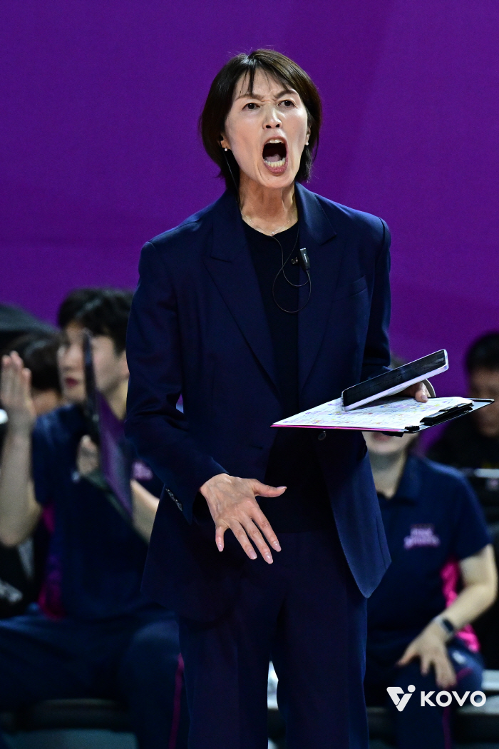 "이런 경기는 생전 처음" 日명장도 어리둥절한 미친 기복…10점, 14점 세트패 → 총점 14점 뒤지고도 이긴 흥국생명 [수원승장]