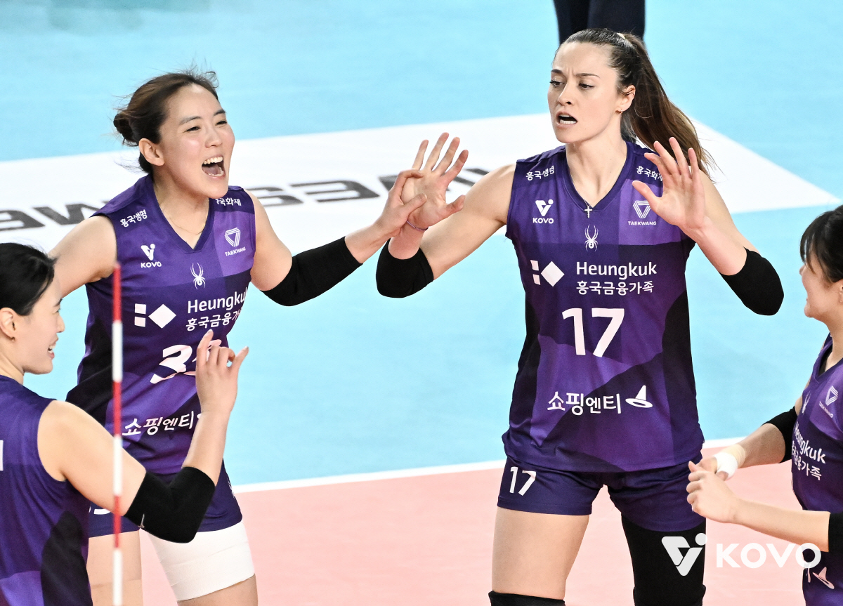 "처음엔 좀 부끄럽더라" 레베카 얼굴 붉힌 가족의 열혈 응원…"마음이 따…