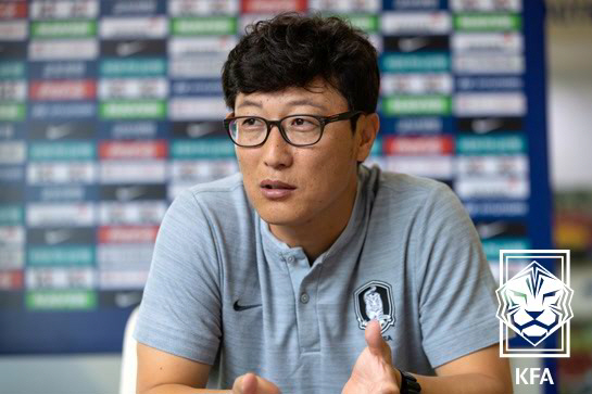 "북한군처럼 훈련하고 합숙" 제자들이 말하는 'U-20 신임사령탑' 김정…