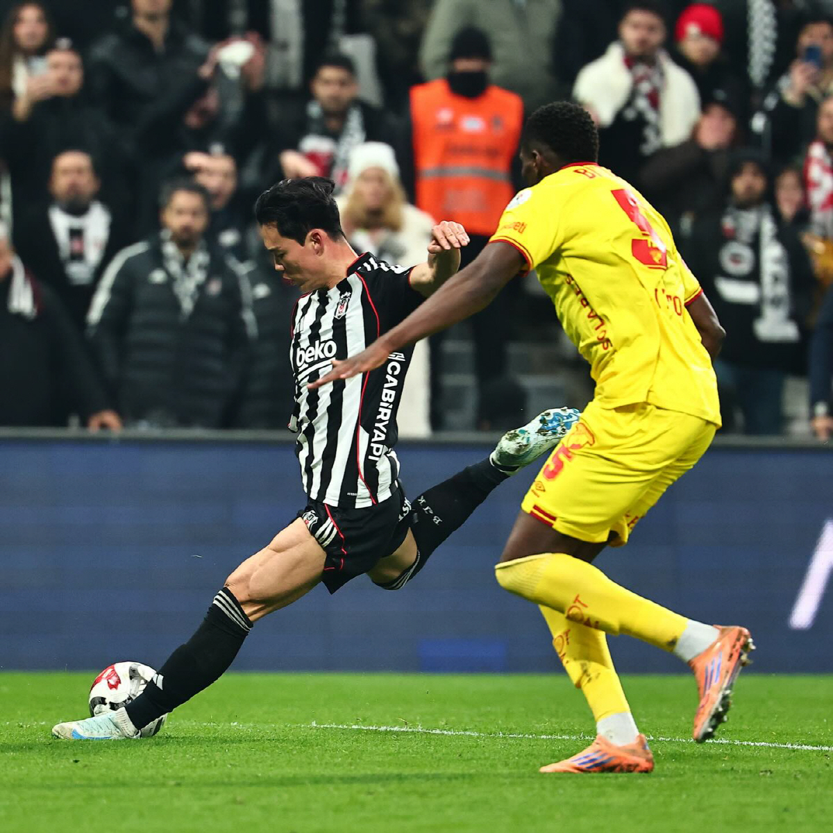 韓 축구 무시하지 마! '영입 포기' 슈트투가르트, '주전 제외' 헹크 …