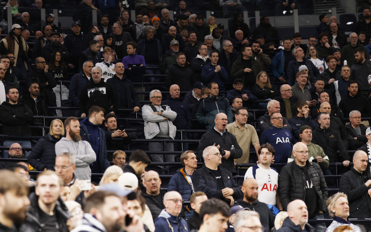 '흥민아 우리 정말 망했다' 패패패패패 토트넘, 판 더 펜 퇴장+와르르 …