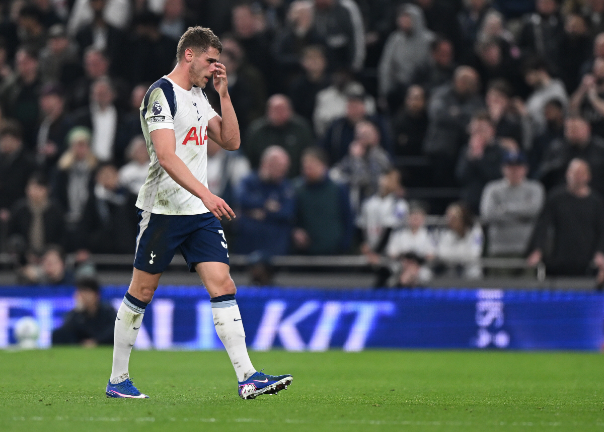 '흥민아 우리 정말 망했다' 패패패패패 토트넘, 판 더 펜 퇴장+와르르 …