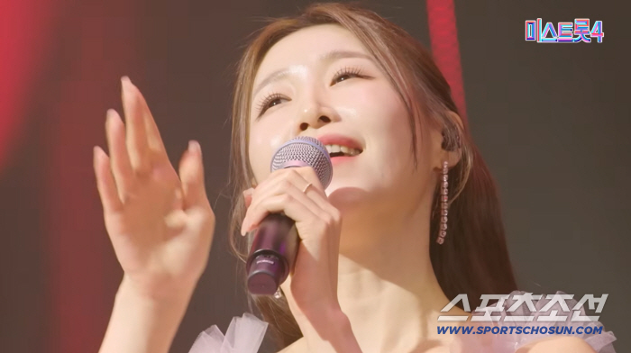 시즌2,3 예심탈락→톱10결정전 8위→결승 마스터 점수 11점차 열세, '불가능의 대반전 드라마', 미스트롯4 최종 우승 이소나였다!!!