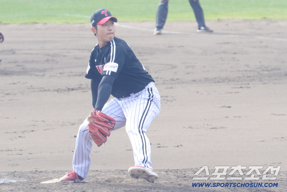 150㎞ 직구 10개로 삼자범퇴라니... 트레이드 3년만에 복덩이될까. …