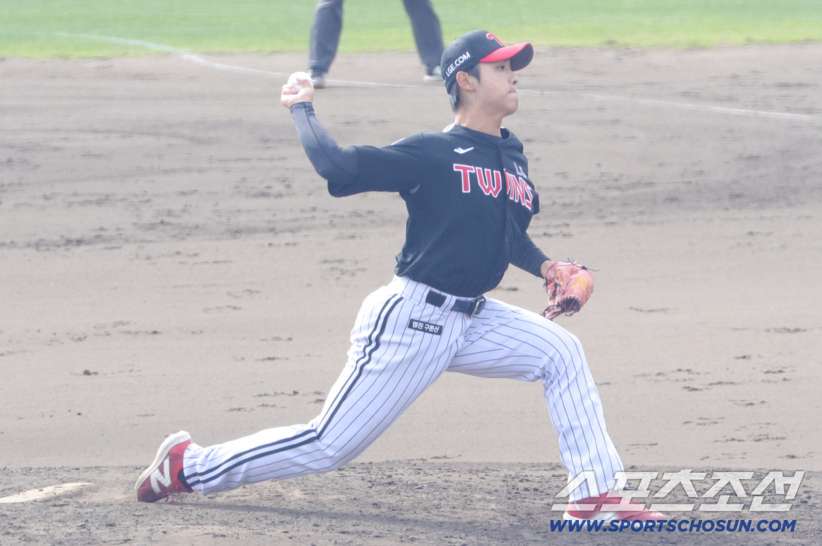 150㎞ 직구 10개로 삼자범퇴라니... 트레이드 3년만에 복덩이될까. …