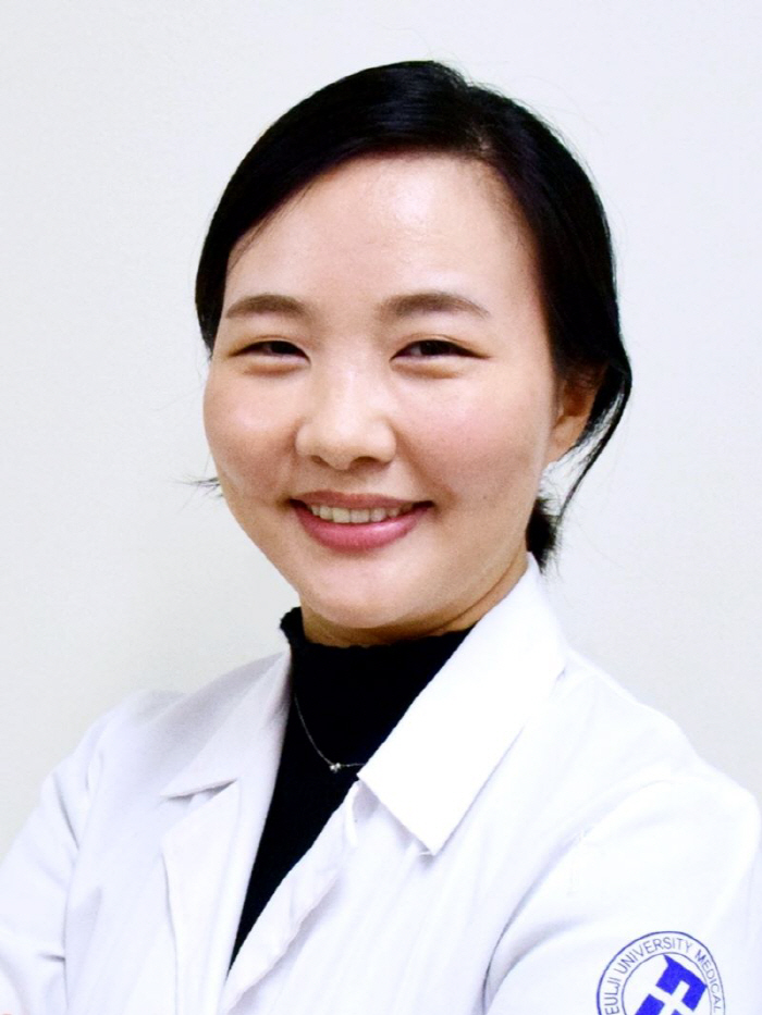 아이 어깨 높이 다르고 치마·바지가 돌아가네…'학령기 척추측만증' Q&A