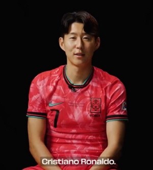 손흥민 사랑해! '엄지척' 호날두 흡족 