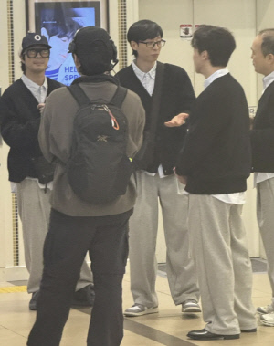 유재석, 멀리서도 돋보이는 '178cm' 모델핏...