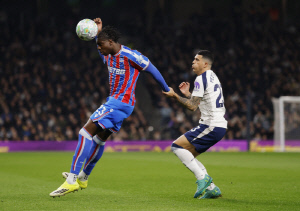 '어쩌다 이렇게 콩가루가 됐나' 임시 감독 교체 지시에 좌석을 내리치고 물병 던진 토트넘 '불만러' 포로..강등 공포에 떨고 있는 팬들 비난 집중 포화 