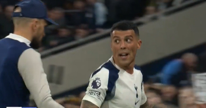 '어쩌다 이렇게 콩가루가 됐나' 임시 감독 교체 지시에 좌석을 내리치고 …