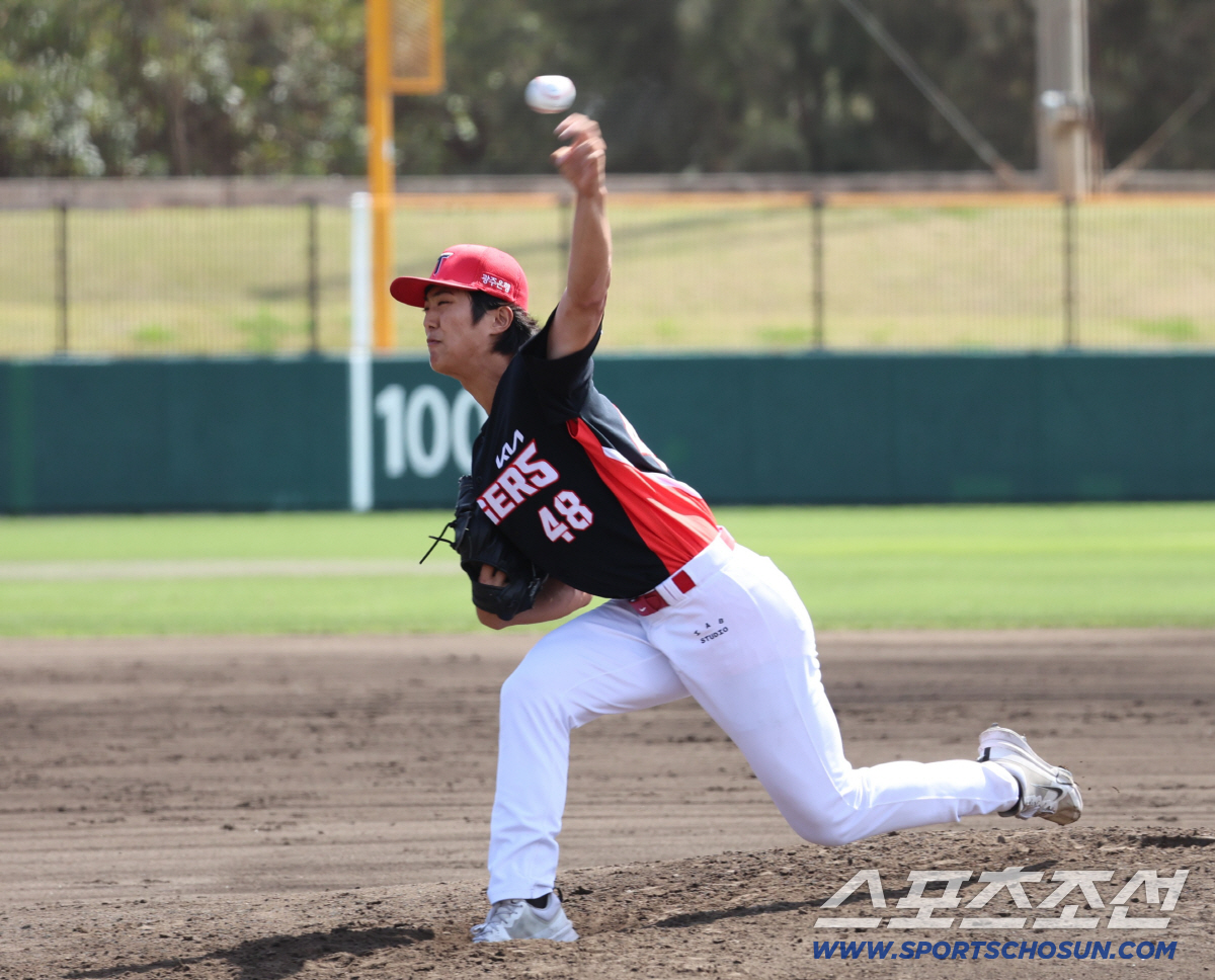제구만되면 국대 에이스인데... '45개로 3이닝 노히트' 시즌때도 이렇…