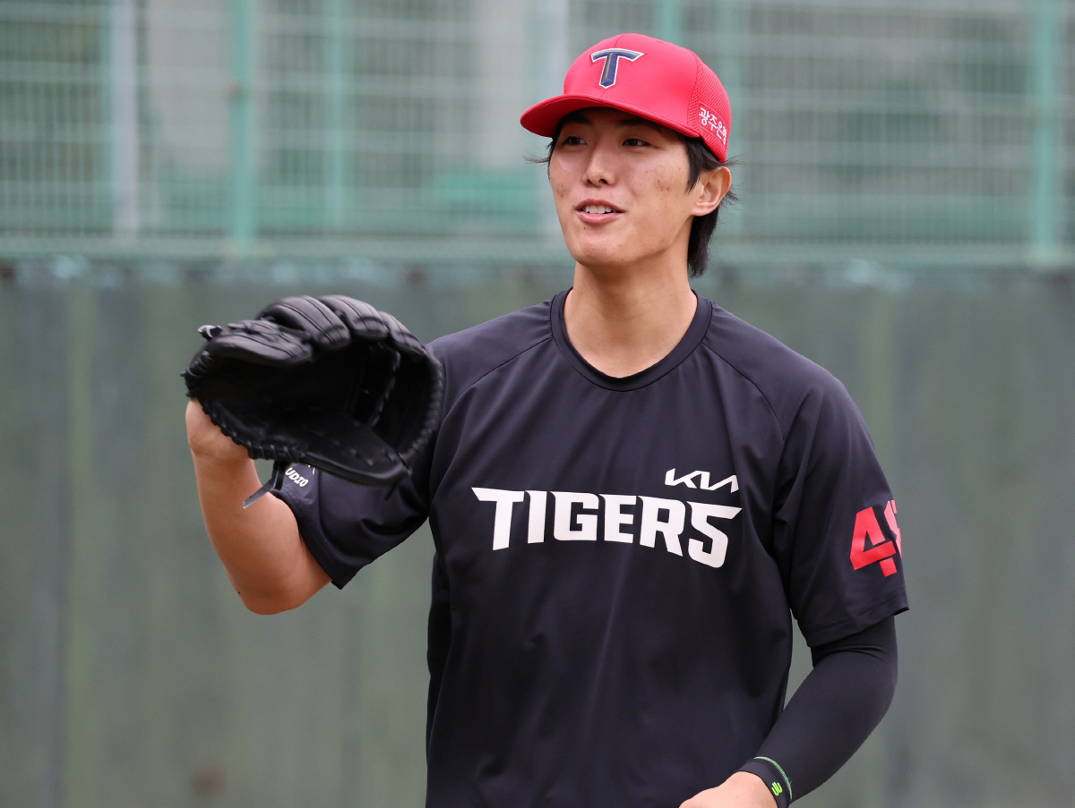 제구만되면 국대 에이스인데... '45개로 3이닝 노히트' 시즌때도 이렇…