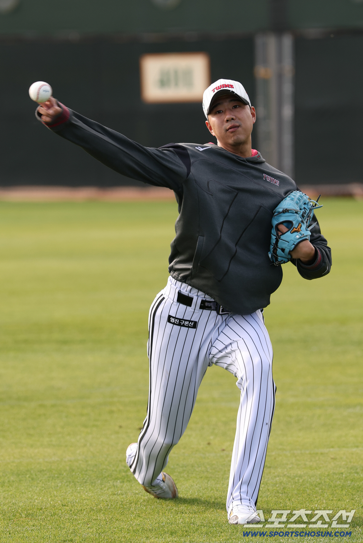 이번엔 1이닝도 못막았다. 4사구 4개로 1실점 강판. 정우영 진짜 괜찮…