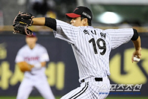 154km 강속구로 1사 만루 지웠다. 고졸 2년차 올해 뜨나. 