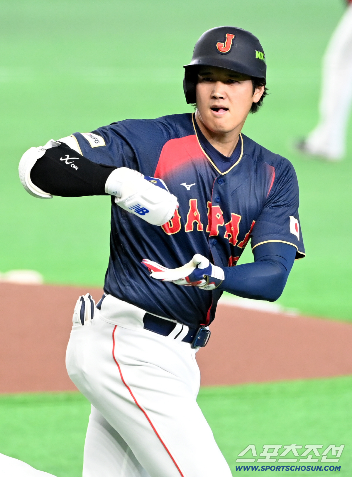 '그저 오타니' 일본 세계 최강인 이유다…1조400억 클래스, 만루포로 …