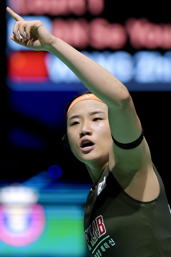 "韓 새 역사 보인다!" '배드민턴 최강' 안세영, 단 39분 만에 '퍼펙트 승리'…4강에서 中 천위페이와 격돌