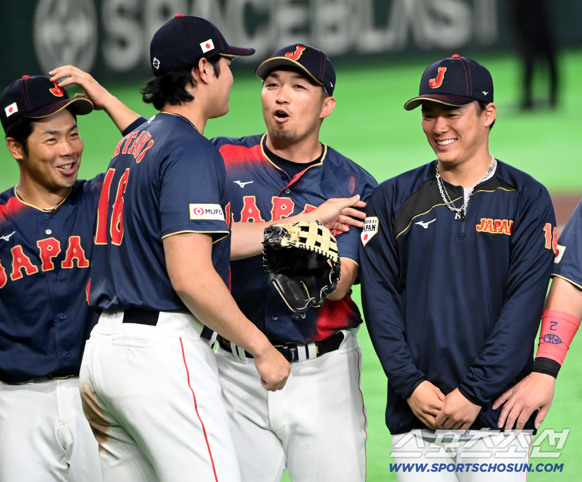 '이리 좀 나와봐~' 홈런은 펑펑 치더니 인사는 쑥스러워? 수줍은 오타니…