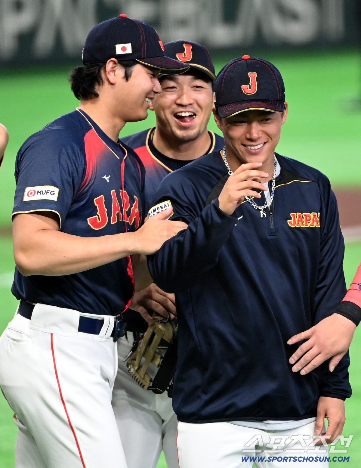 '이리 좀 나와봐~' 홈런은 펑펑 치더니 인사는 쑥스러워? 수줍은 오타니…