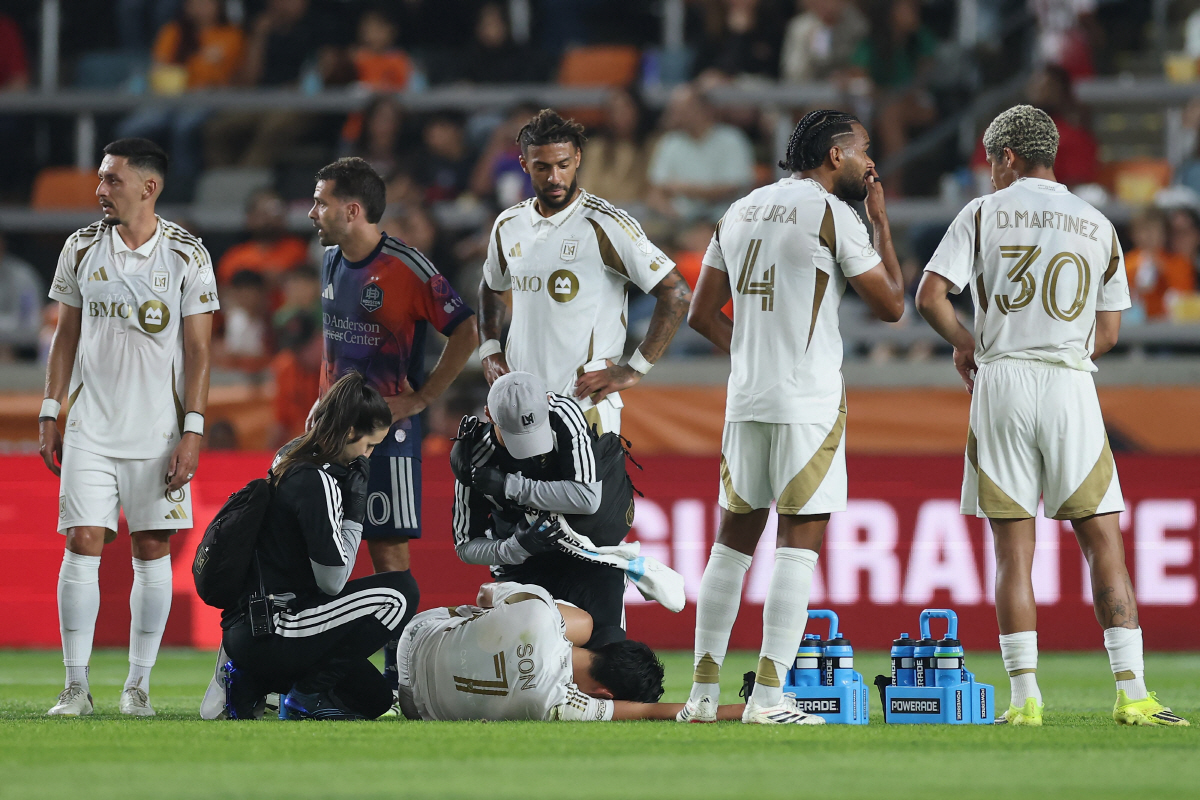 [오피셜]"韓 축구 '아찔'했는데…" SON 향한 살인태클 '레드카드 과…