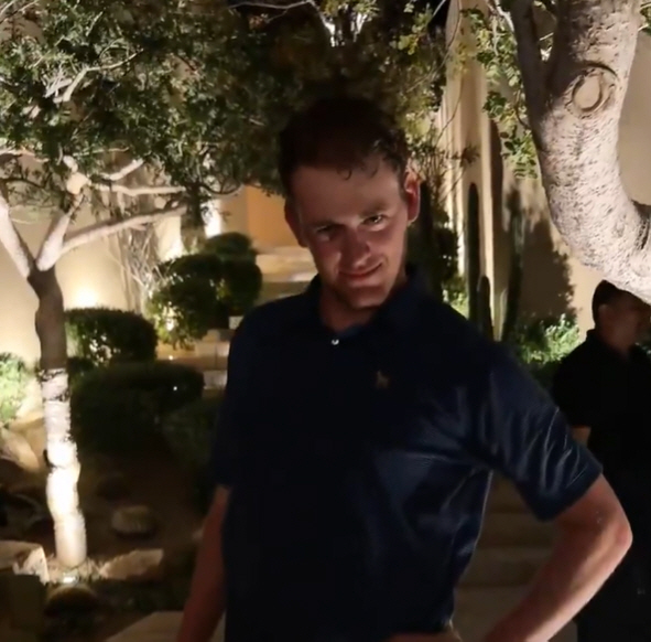 "골프 치러 간다고? 그럼 이거 해" 연봉 수십억 NFL 스타들이 아내 …