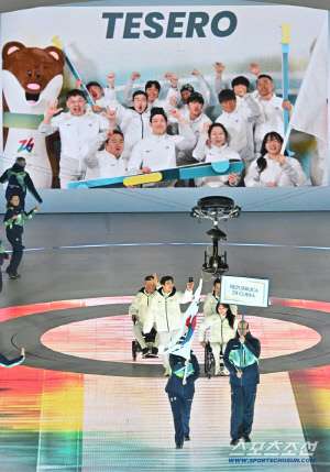 [패럴림픽 개막]대한민국 15번째 입장, 선수대표 이충민X박채이... 러시아, 패럴림픽 무대 복귀[밀라노-코르티나 현장]