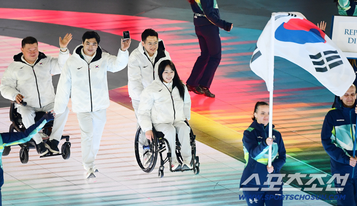 [패럴림픽 개막]대한민국 15번째 입장, 선수대표 이충민X박채이... 러…
