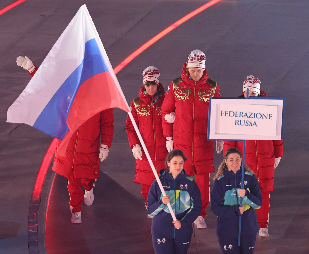 "韓선수단 15번째 입장...러시아 12년만의 컴백" 밀라노-코르티나 패…