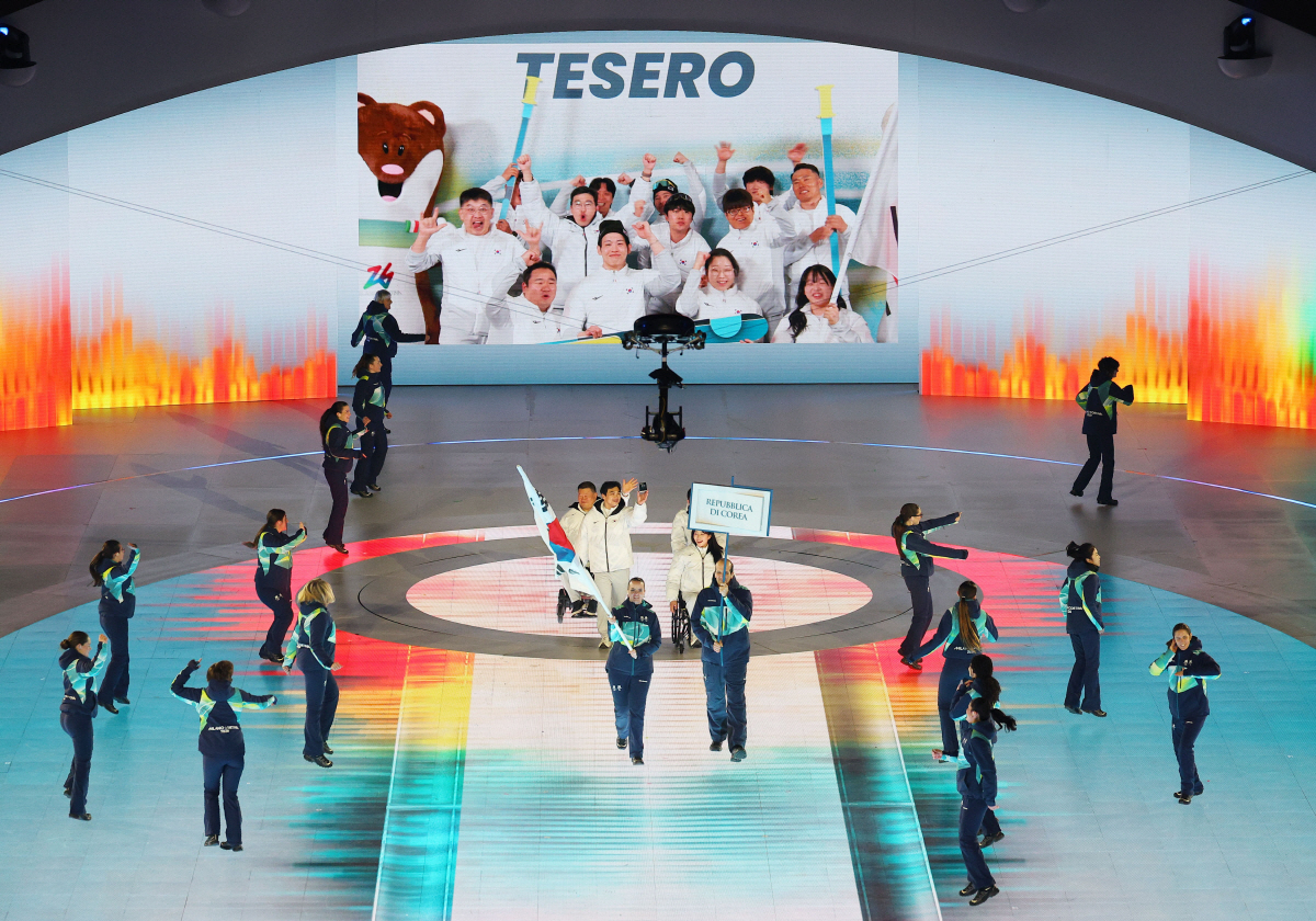 "韓선수단 15번째 입장...러시아 12년만의 컴백" 밀라노-코르티나 패…