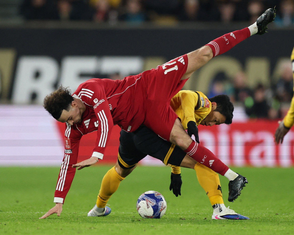 '황소가 돌아왔다!' 황희찬, '페라리 논란+부상' 겹악재 딛고 강호 리…