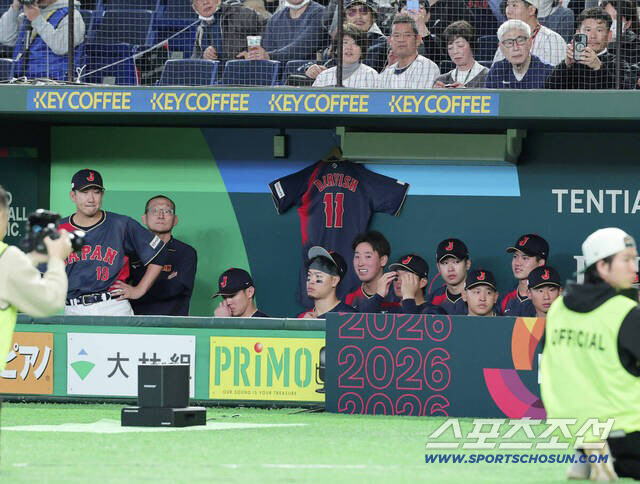 '11번' 다르빗슈 유니폼 더그아웃에 걸고 7회 콜드승, 존경받는 대선배…