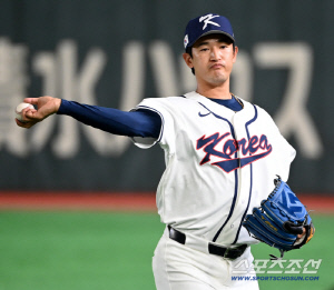 운명의 장난인가? 엔트리 탈락 직전 투수가 '부담x100' 한일전 선발이라니