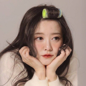 구혜선, 사업가로 대성공했다..가격 논란 속 헤어롤 완판 “품절, 감사합니다”