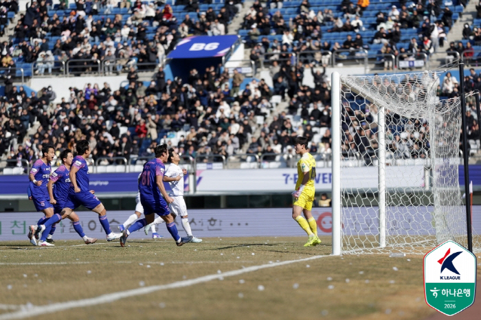 [K리그2 리뷰]''결자해지' 김지현 PK 실축→결승골' 파주 점령한 수…