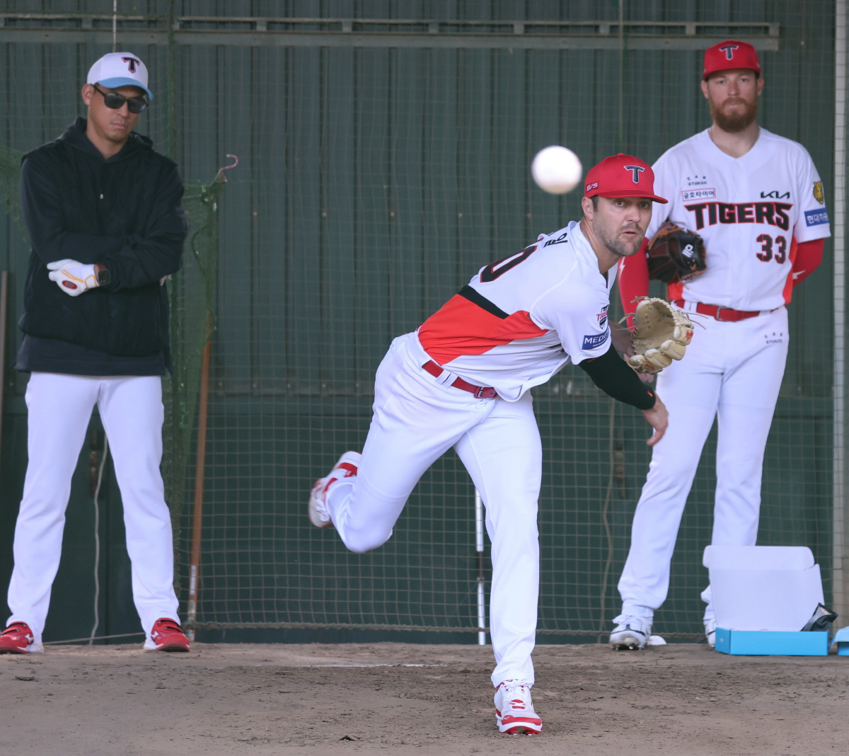 30억 최고액 외국인의 자신감 "어깨 힘 더 좋아진 느낌, 시범경기 기대…