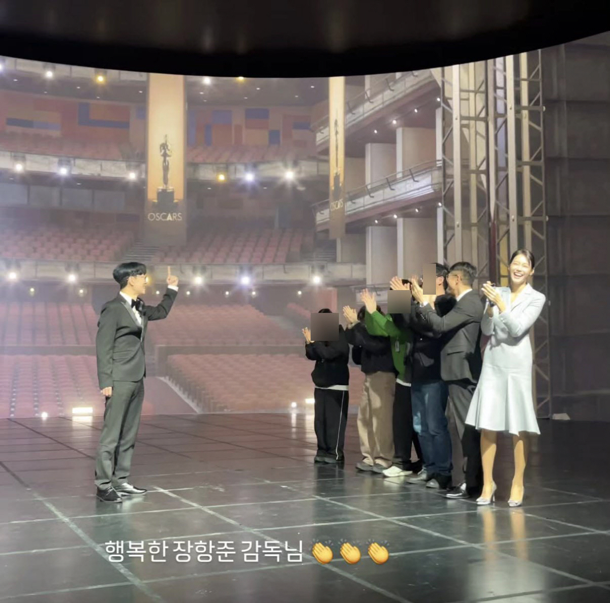 ‘천만 영화 감독’ 장항준, 최신 근황..할리우드 간판 앞 뒷짐 포즈