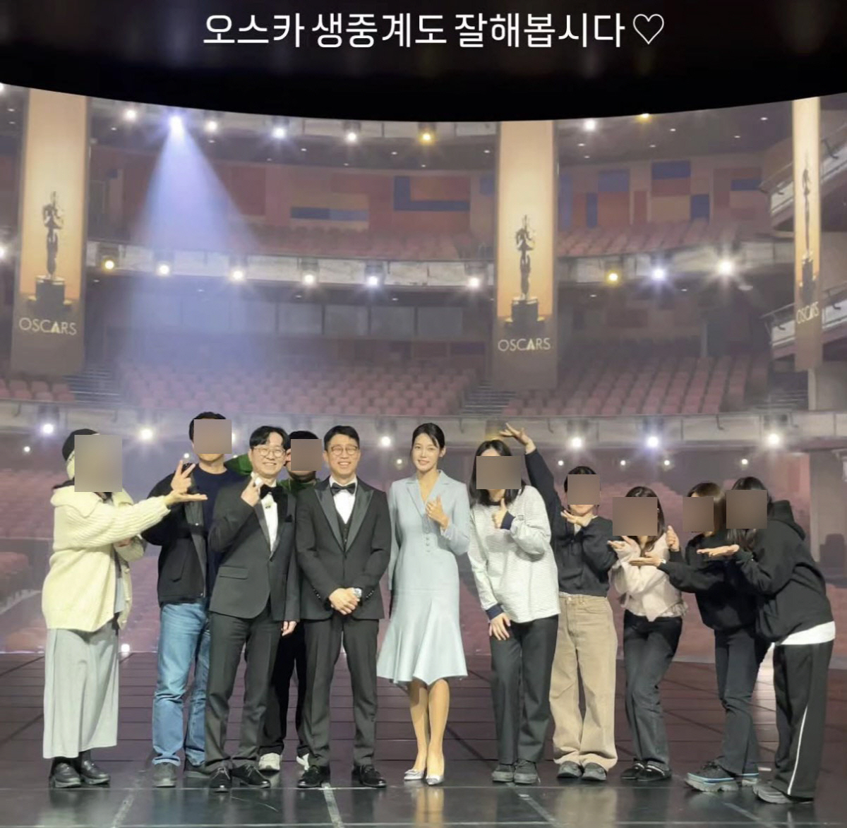 ‘천만 영화 감독’ 장항준, 최신 근황..할리우드 간판 앞 뒷짐 포즈