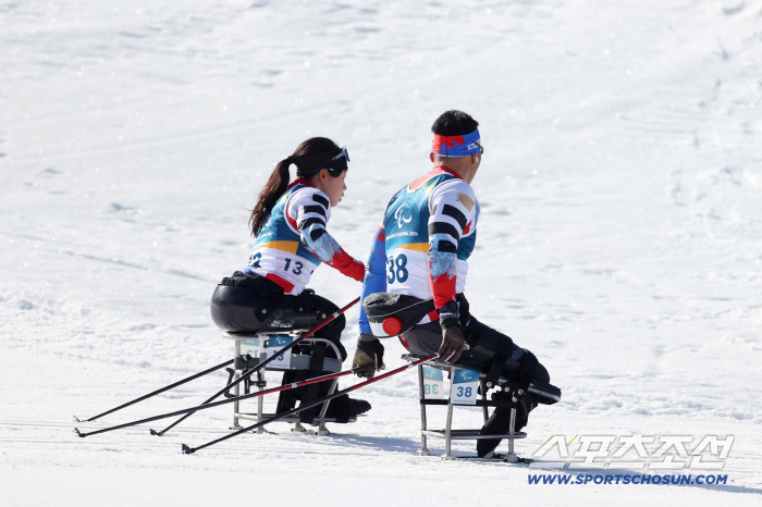 '평창 첫金' 신의현→'스마일 철녀'김윤지 향한 믿음의 조언 "오늘 사격 만발했으면 금메달! 힘을 빼"[밀라노-코르티나 패럴림픽 현장]