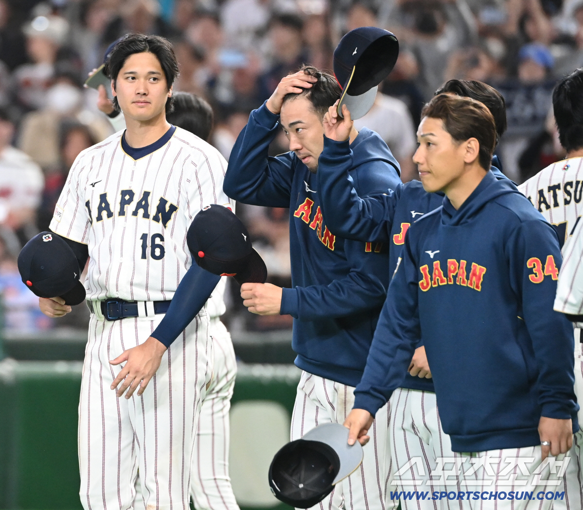 한국 더그아웃 향한 오타니의 짧고 조용했던 목례, '패자에 대한 배려'가…
