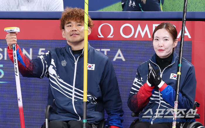 "4강 찍고 16년만의 메달 가즈아!" 이용석X백혜진조,' 컬링 믹스더블' 美에 10-1 압승! 라트비아, 에스토니아와 남은 2경기서 4강행 명운 결정[밀라노-코르티나 패럴림픽]