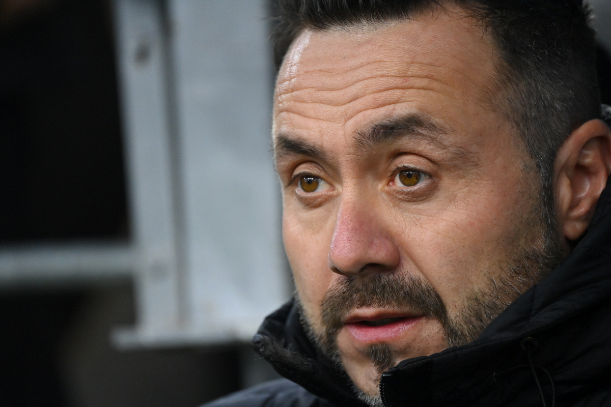 英 '비피셜' BBC 대서특필...이고르 투도르 '전격 경질'→데제르비 …