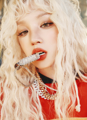 [공식]아이들 우기, 中 텐센트 뮤직 '올해의 여성' 선정…