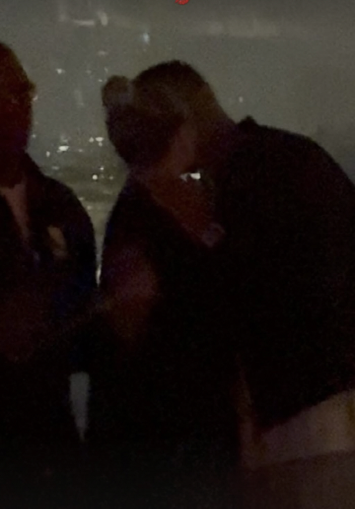 '깜짝 독점 보도' 음바페 키스하다 들켰다, 2500만 팔로워 미녀 배우…