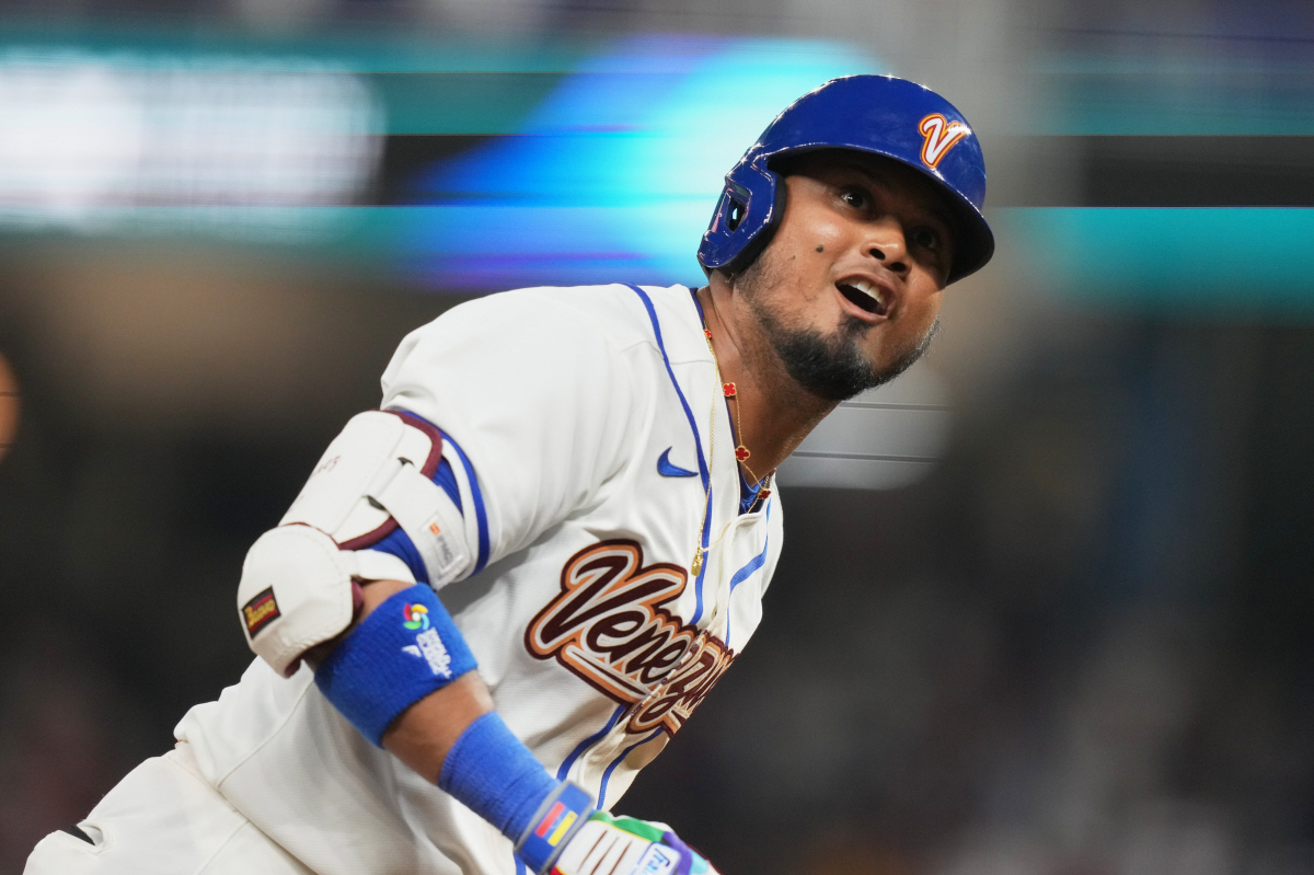 "시대를 잘못 만난 타격왕" 절친도 경악! 이정후 동료 멀티홈런 괴력, …