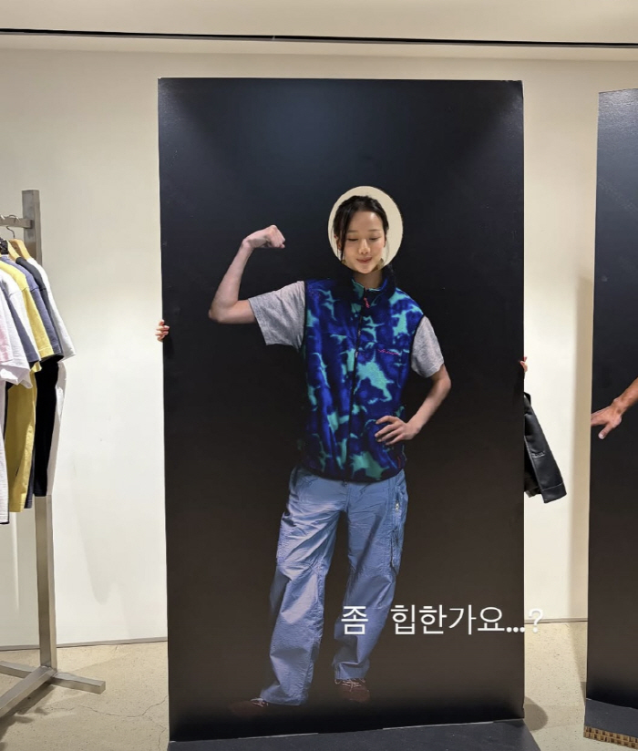 이나은, '에이프릴 왕따 논란' 6년만에 전한 근황...쇼핑몰서 포착된 …