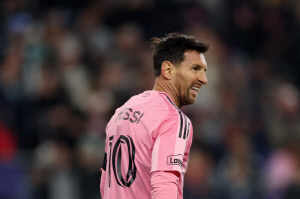 메시 실제 연봉='165억' 손흥민 7명!...역시 GOAT, 압도적 MLS 1위, 구단주 직접 밝혀 