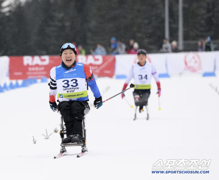 [속보]"'스마일 철녀' 김윤지 해냈다!" 바이애슬론 첫 금메달!!! 韓…